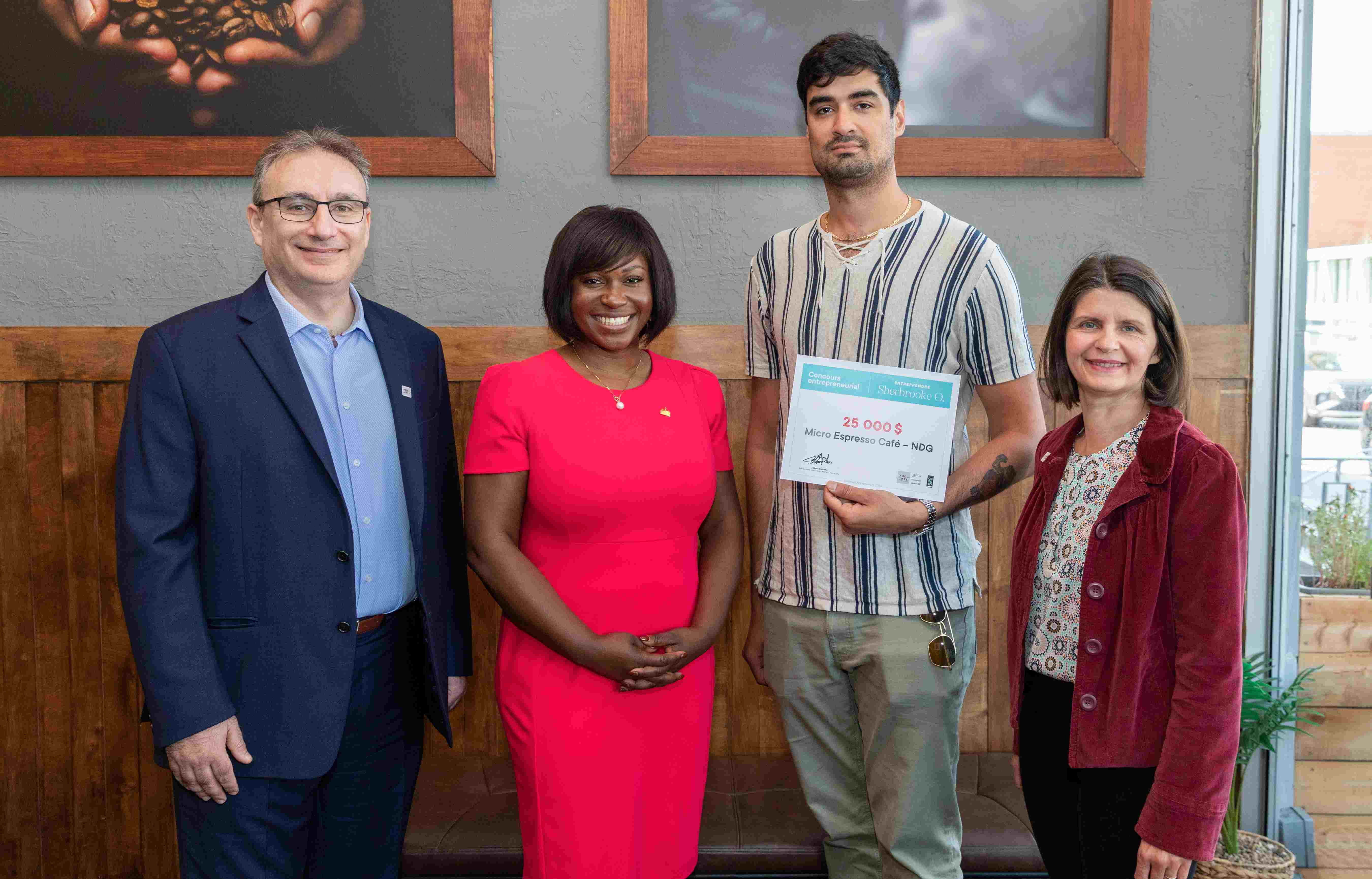 Gilbert Samaha, directeur général de PME MTL Centre-Cille, Gracia Kasoki Katahwa, mairesse de l’arrondissement CDN-NDG, Simon Massaglia, propriétaire du Micro Espresso Café - NDG et Lucie Mantel, agente de communication de PME MTL Centre-Ville